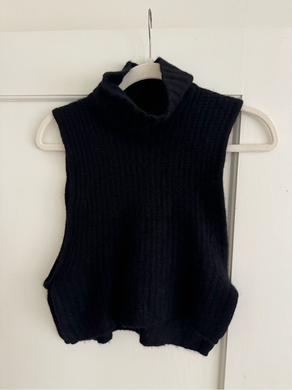 Sleeveless Cashmere Turtleneck Knit Vest - Black